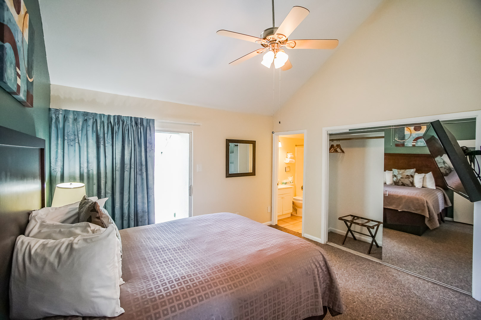 An expansive view of the master bedroom at VRI's Puente Vista in Texas.